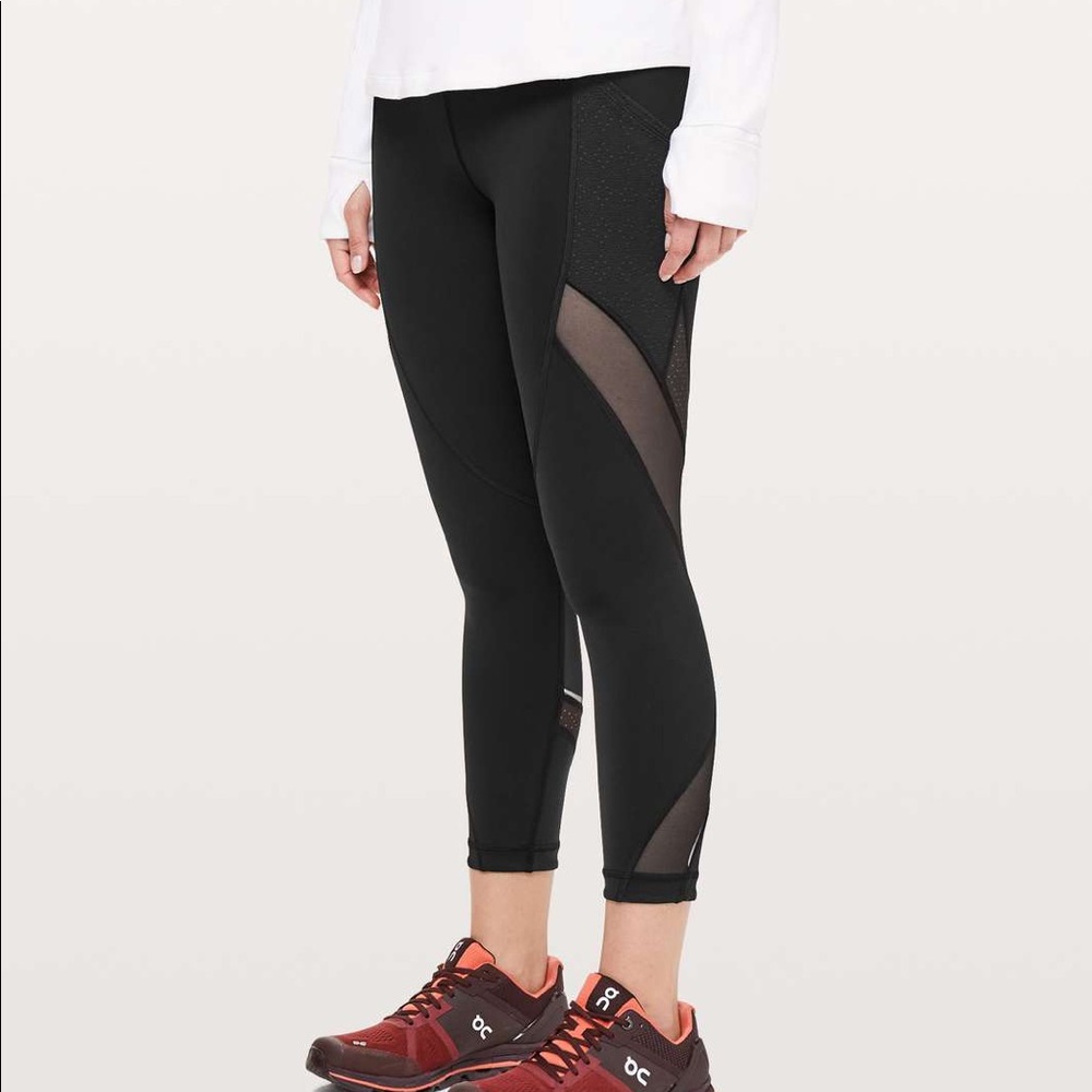 Lulu lemon size 4 run smoothly crop 23”.